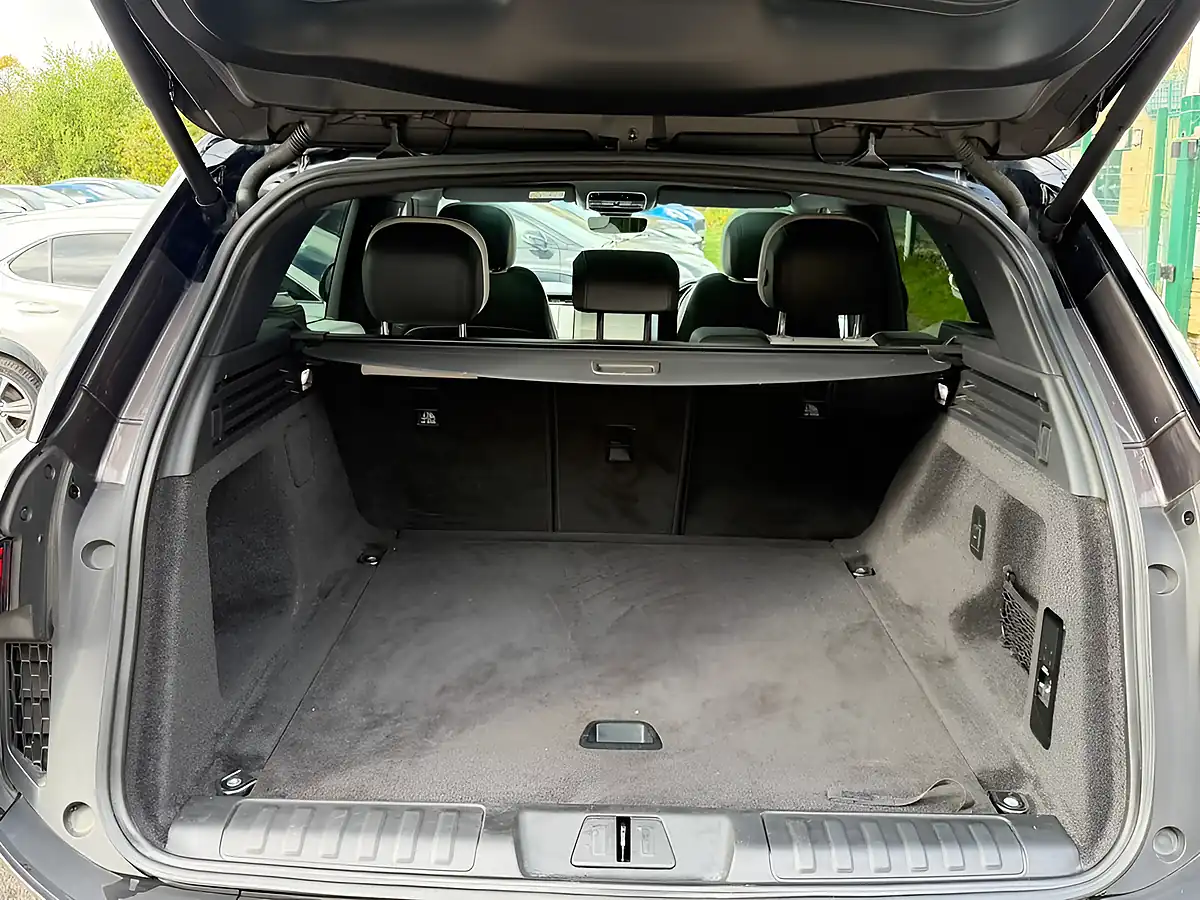 Used 2023 Land Rover Range Rover Sport Dynamic Se Grey - Interior and Exterior details 10