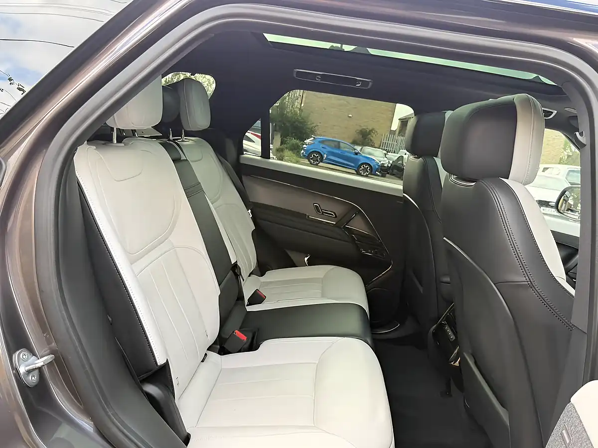 Used 2023 Land Rover Range Rover Sport Dynamic Se Grey - Interior and Exterior details 11
