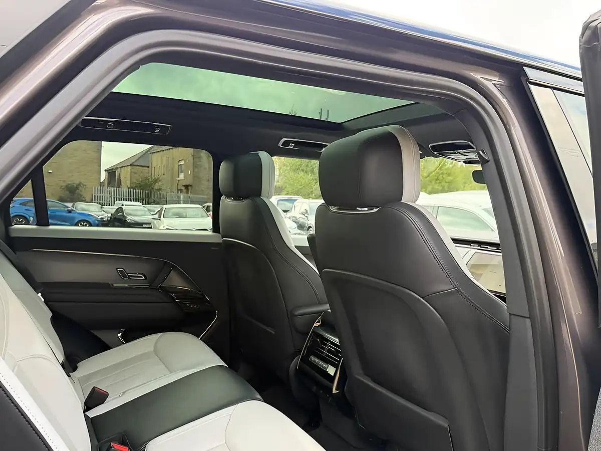 Used 2023 Land Rover Range Rover Sport Dynamic Se Grey - Interior and Exterior details 12