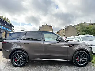 Used 2023 Land Rover Range Rover Sport Dynamic Se Grey - Interior and Exterior details 8