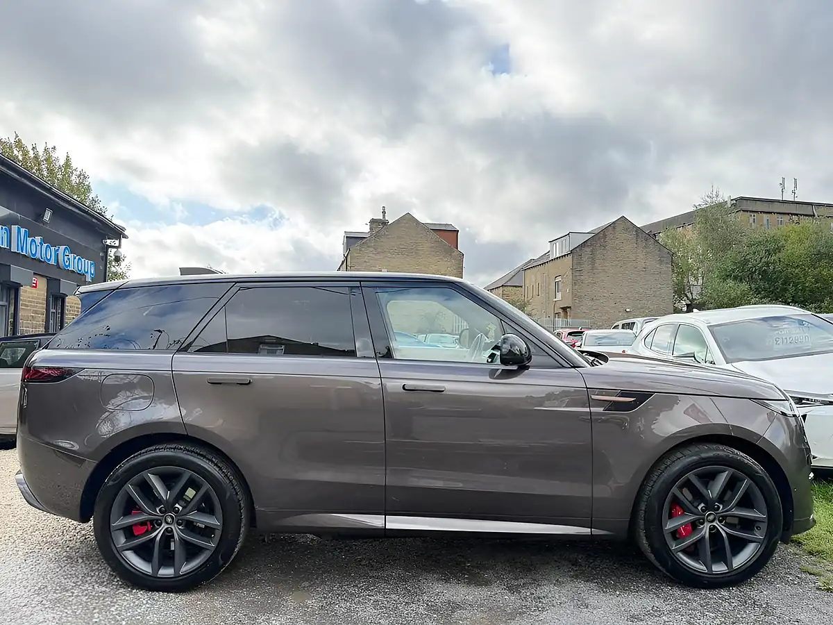 Used 2023 Land Rover Range Rover Sport Dynamic Se Grey - Interior and Exterior details 8
