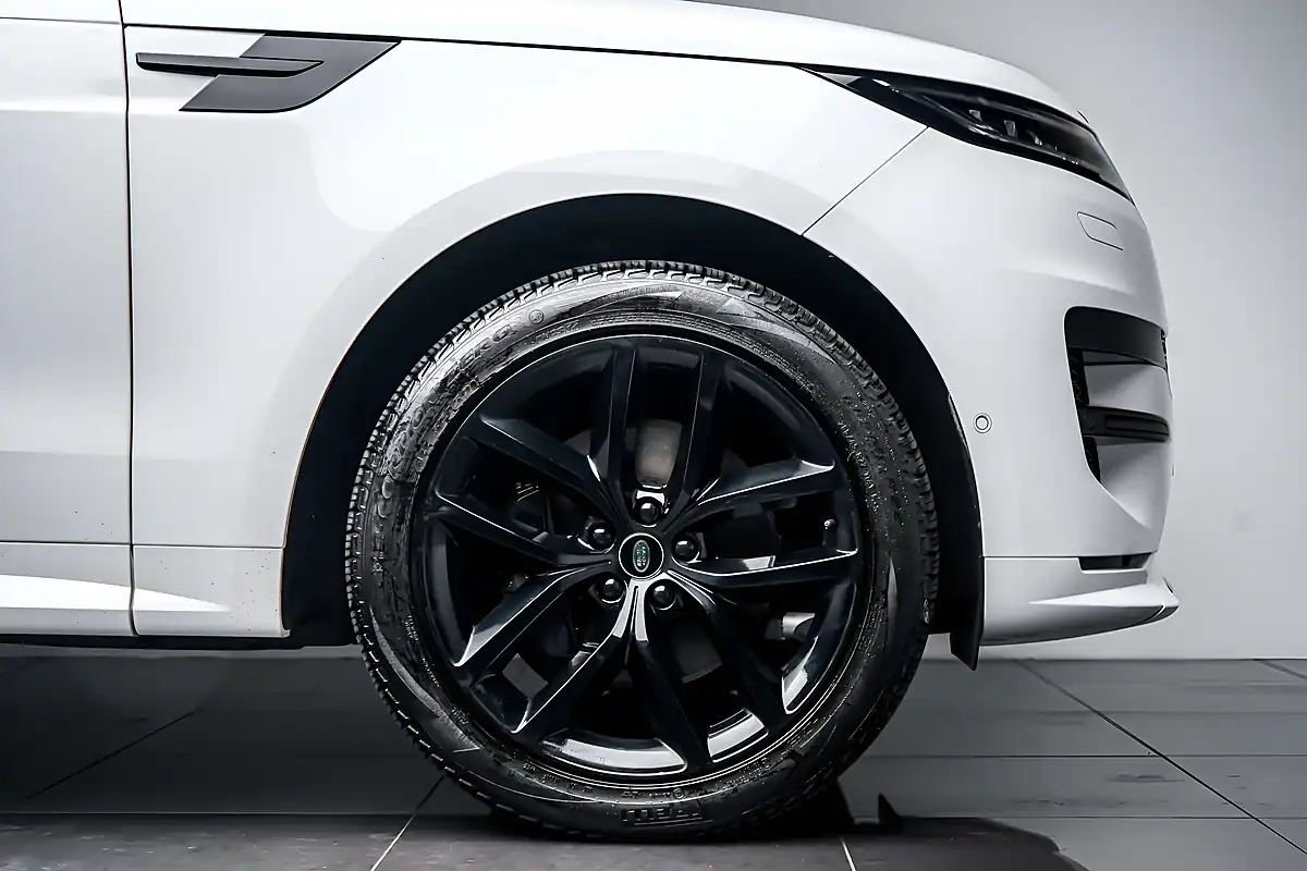 Used 2023 Land Rover Range Rover Sport Dynamic Se White - Interior and Exterior details 10