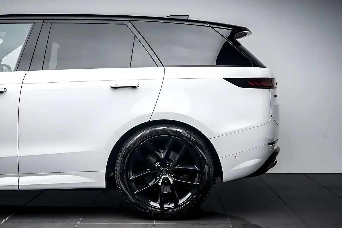 Used 2023 Land Rover Range Rover Sport Dynamic Se White - Interior and Exterior details 14