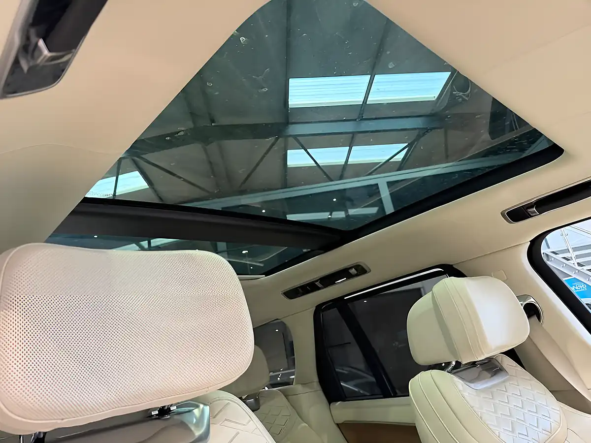 Used 2023 Land Rover Range Rover Sv Black - Interior and Exterior details 12