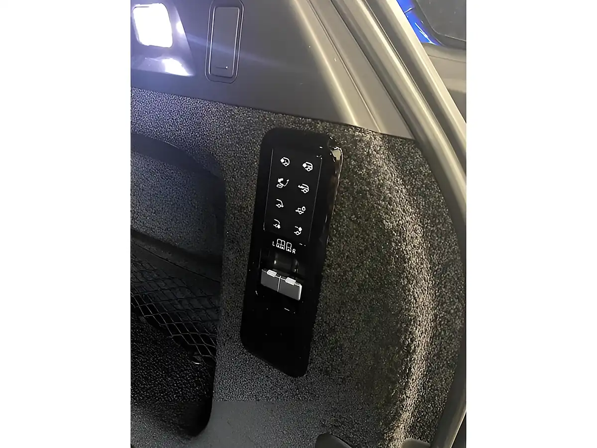 Used 2023 Land Rover Range Rover Sv Blue - Interior and Exterior details 17