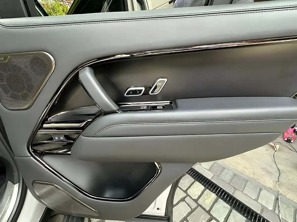 Used 2023 Land Rover Range Rover Sv Borasco Grey - Interior and Exterior details 14