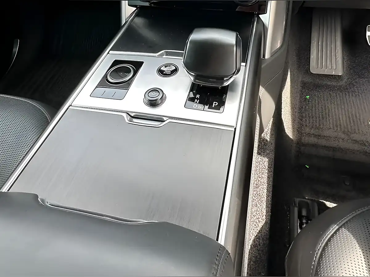 Used 2023 Land Rover Range Rover Sv Borasco Grey - Interior and Exterior details 9