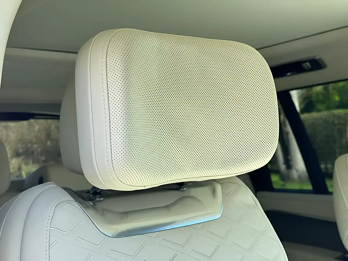 Used 2023 Land Rover Range Rover Sv Carpathian Grey - Interior and Exterior details 15
