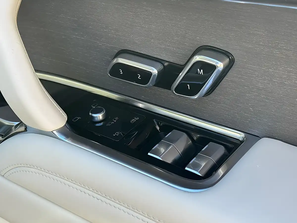 Used 2023 Land Rover Range Rover Sv Carpathian Grey - Interior and Exterior details 16