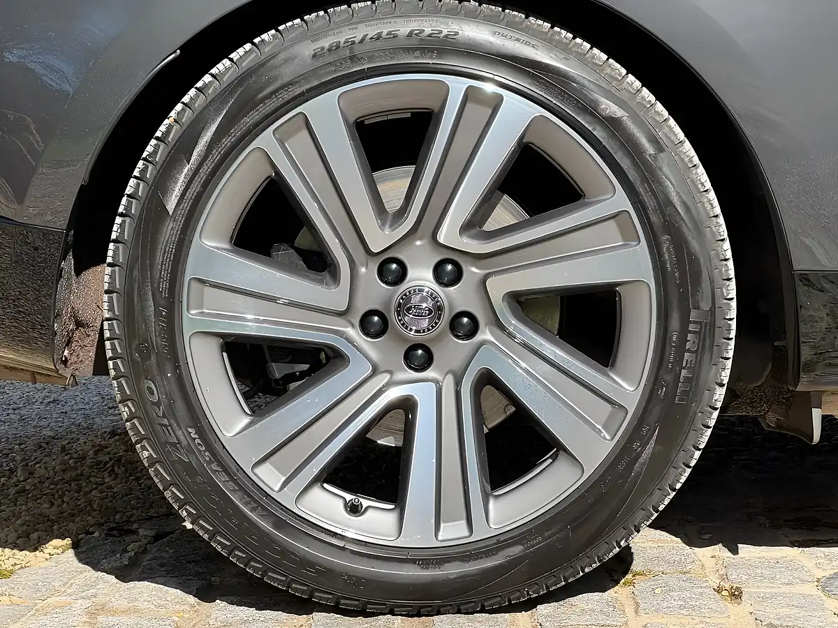 Used 2023 Land Rover Range Rover Sv Carpathian Grey - Interior and Exterior details 19