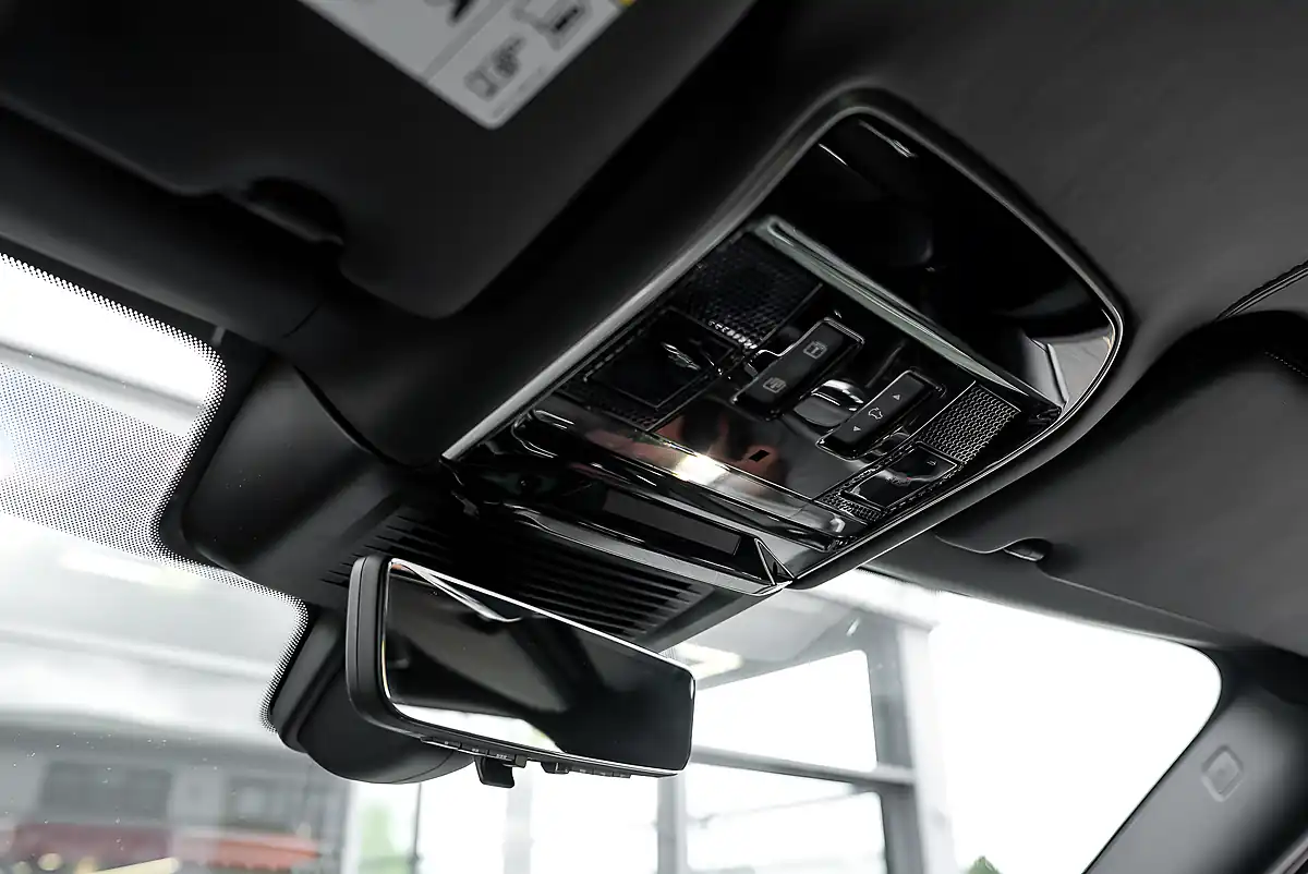 Used 2023 Land Rover Range Rover Sv Lwb Santorini Black Metallic - Interior and Exterior details 15