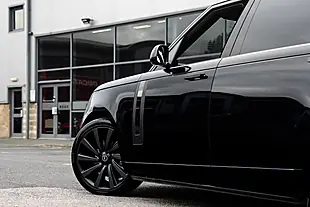 Used 2023 Land Rover Range Rover Sv Lwb Santorini Black Metallic - Interior and Exterior details 19