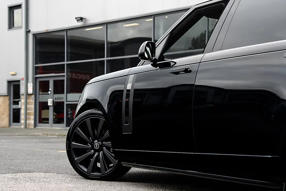 Used 2023 Land Rover Range Rover Sv Lwb Santorini Black Metallic - Interior and Exterior details 19