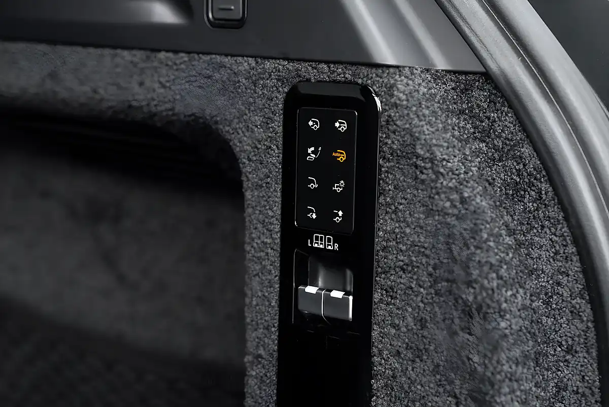 Used 2023 Land Rover Range Rover Sv Lwb Santorini Black Metallic - Interior and Exterior details 20