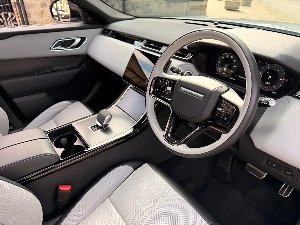Used 2023 Land Rover Range Rover Velar Dynamic Hse Ostuni Pearl White - Interior and Exterior details 16