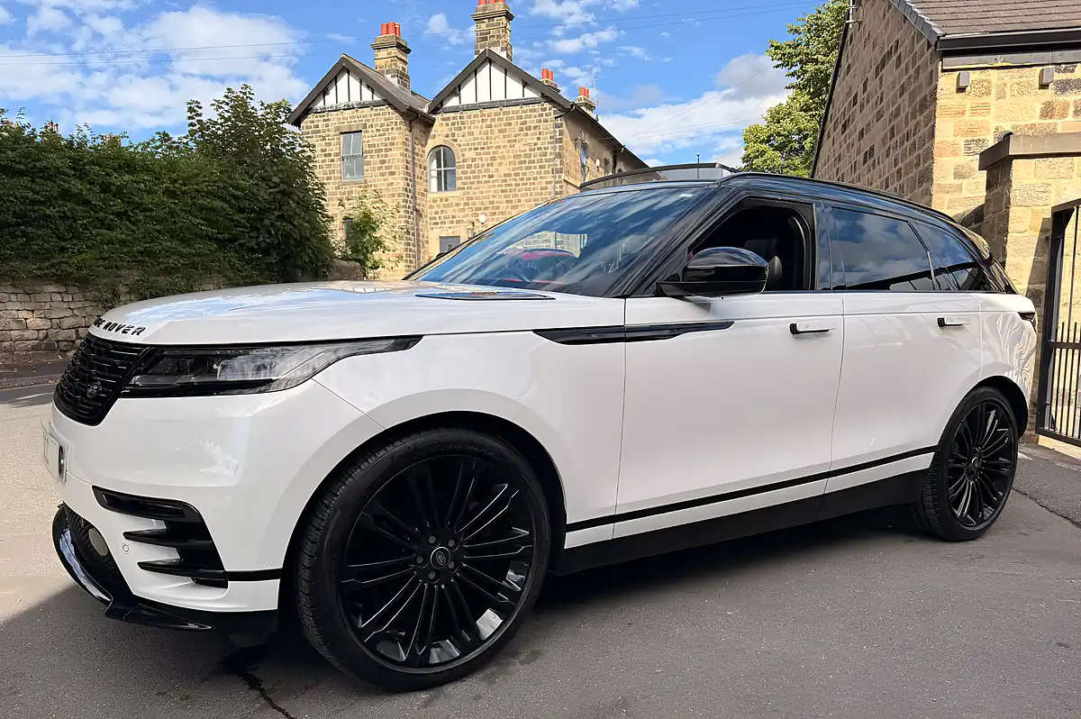 Used 2023 Land Rover Range Rover Velar Dynamic Hse Ostuni Pearl White - Interior and Exterior details 5