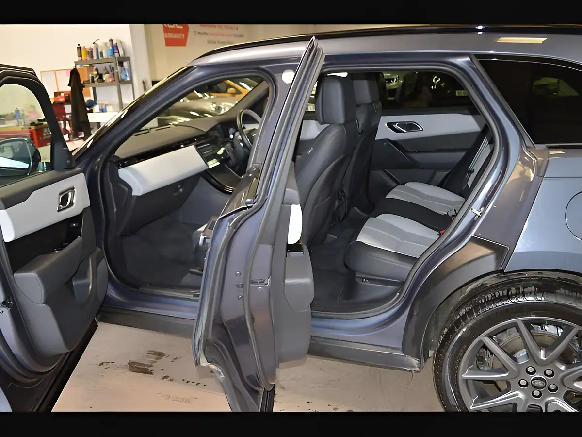 Used 2023 Land Rover Range Rover Velar Dynamic Hse Varesine Blue - Interior and Exterior details 14