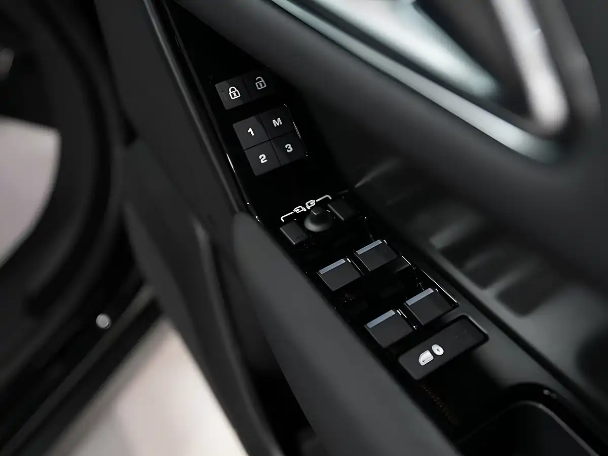 Used 2023 Land Rover Range Rover Velar Dynamic Se Santorini Black - Interior and Exterior details 10