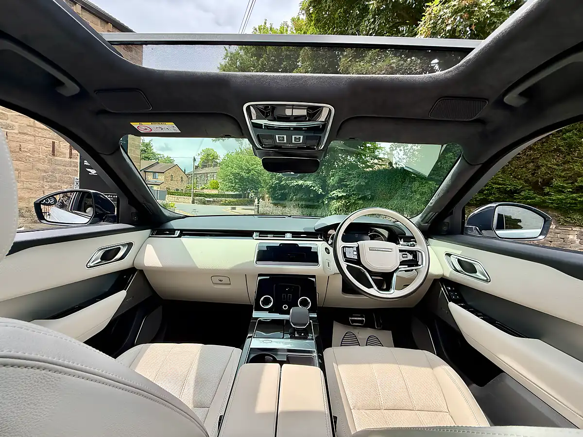 Used 2023 Land Rover Range Rover Velar Hst Arroios Grey - Interior and Exterior details 14