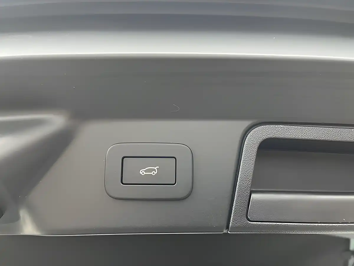 Used 2023 Land Rover Range Rover Velar R-Dynamic S White - Interior and Exterior details 19