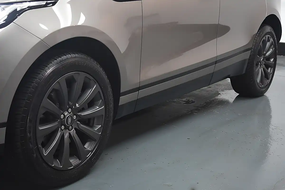 Used 2023 Land Rover Range Rover Velar R-Dynamic Se Bronze - Interior and Exterior details 7