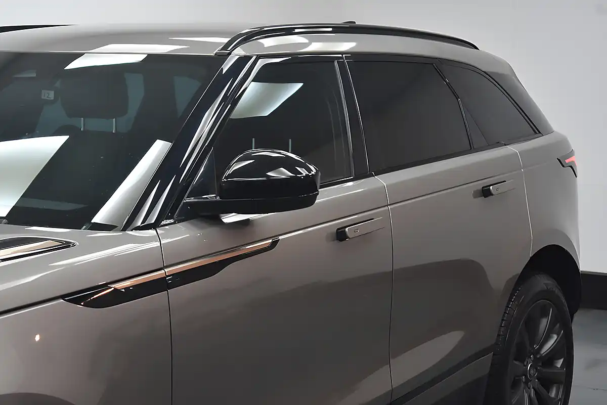 Used 2023 Land Rover Range Rover Velar R-Dynamic Se Bronze - Interior and Exterior details 8