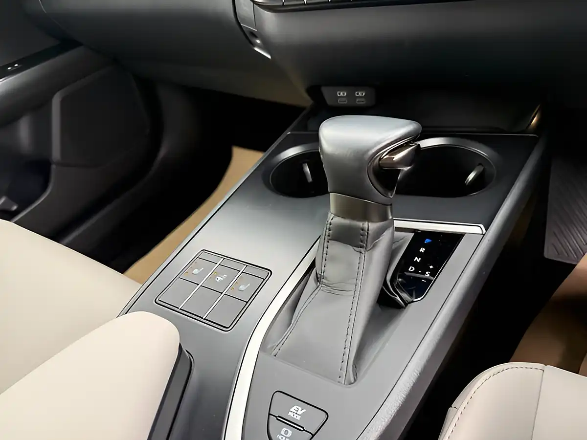 Used 2023 Lexus Ux F Sport Design Black - Interior and Exterior details 11