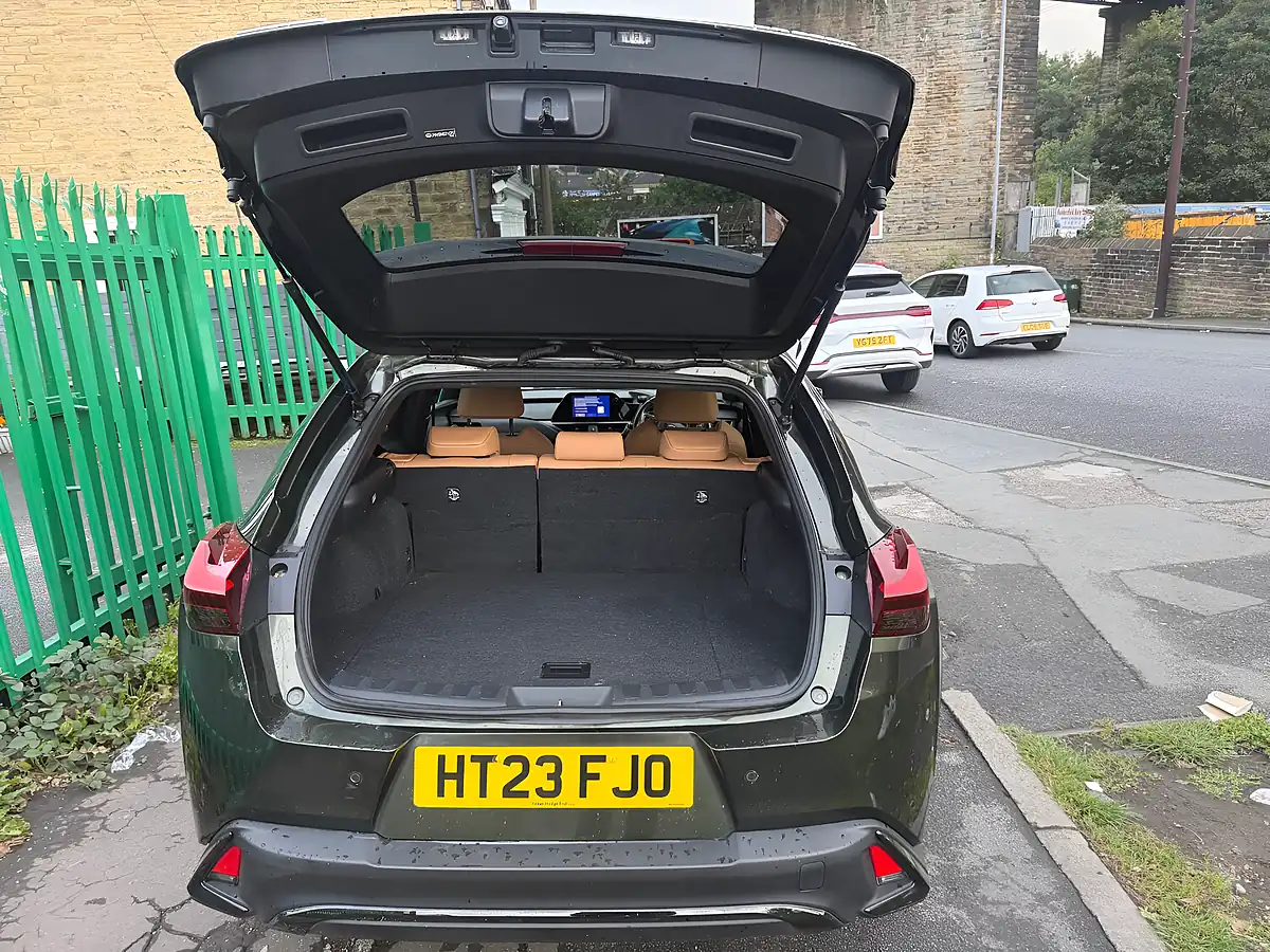 Used 2023 Lexus Ux F-Sport Design Green - Interior and Exterior details 11