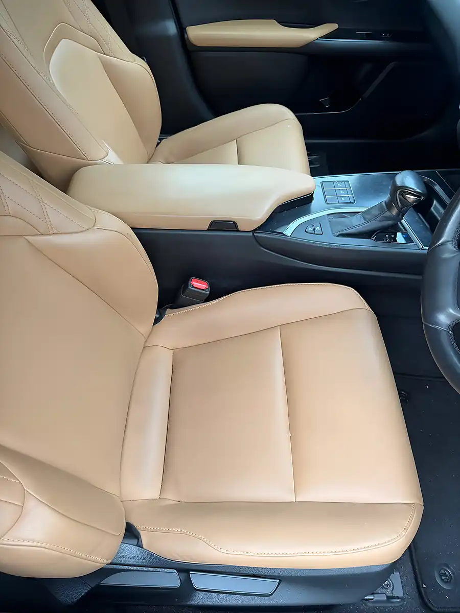 Used 2023 Lexus Ux F-Sport Design Green - Interior and Exterior details 13