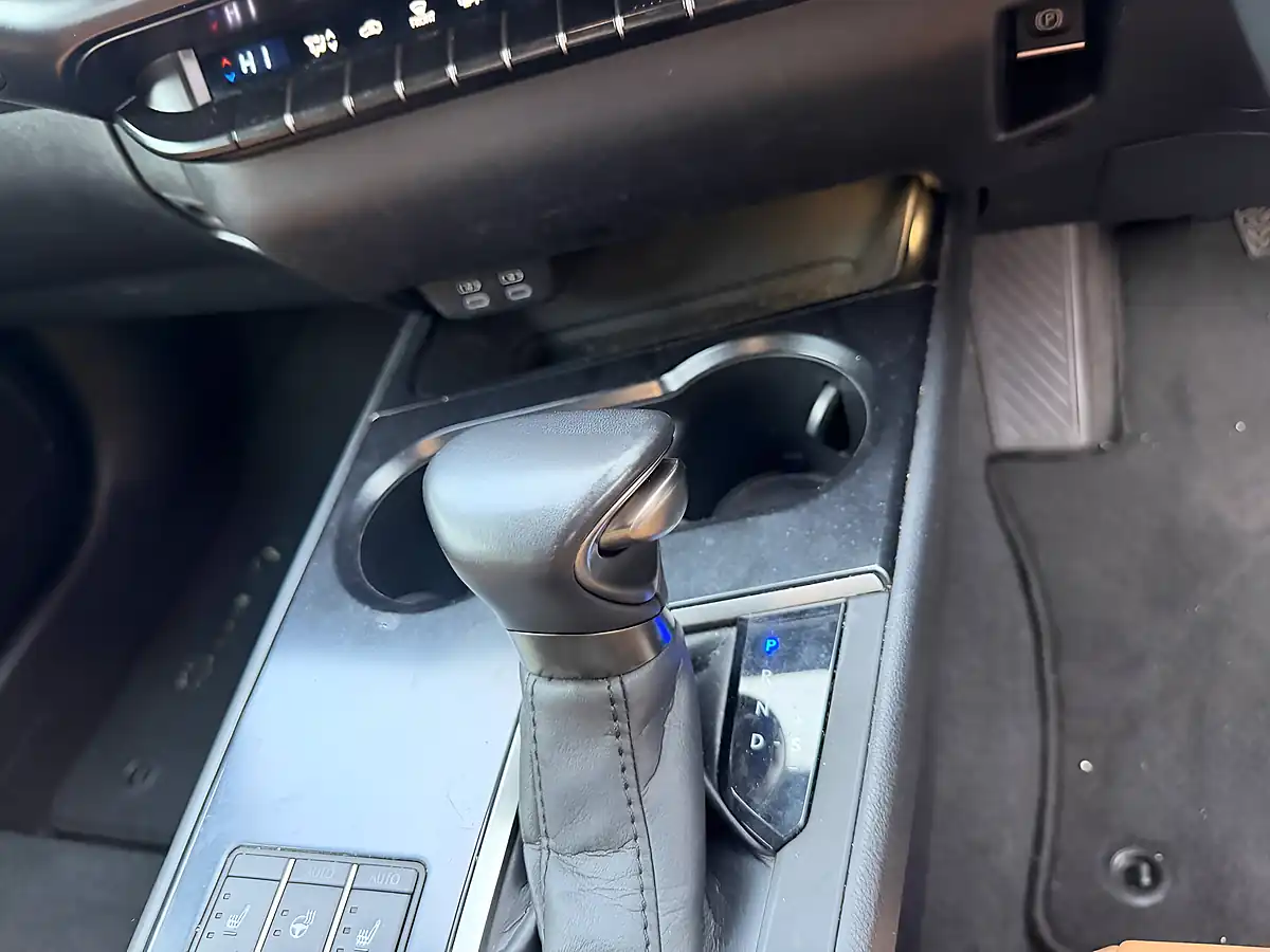 Used 2023 Lexus Ux F-Sport Design Green - Interior and Exterior details 15
