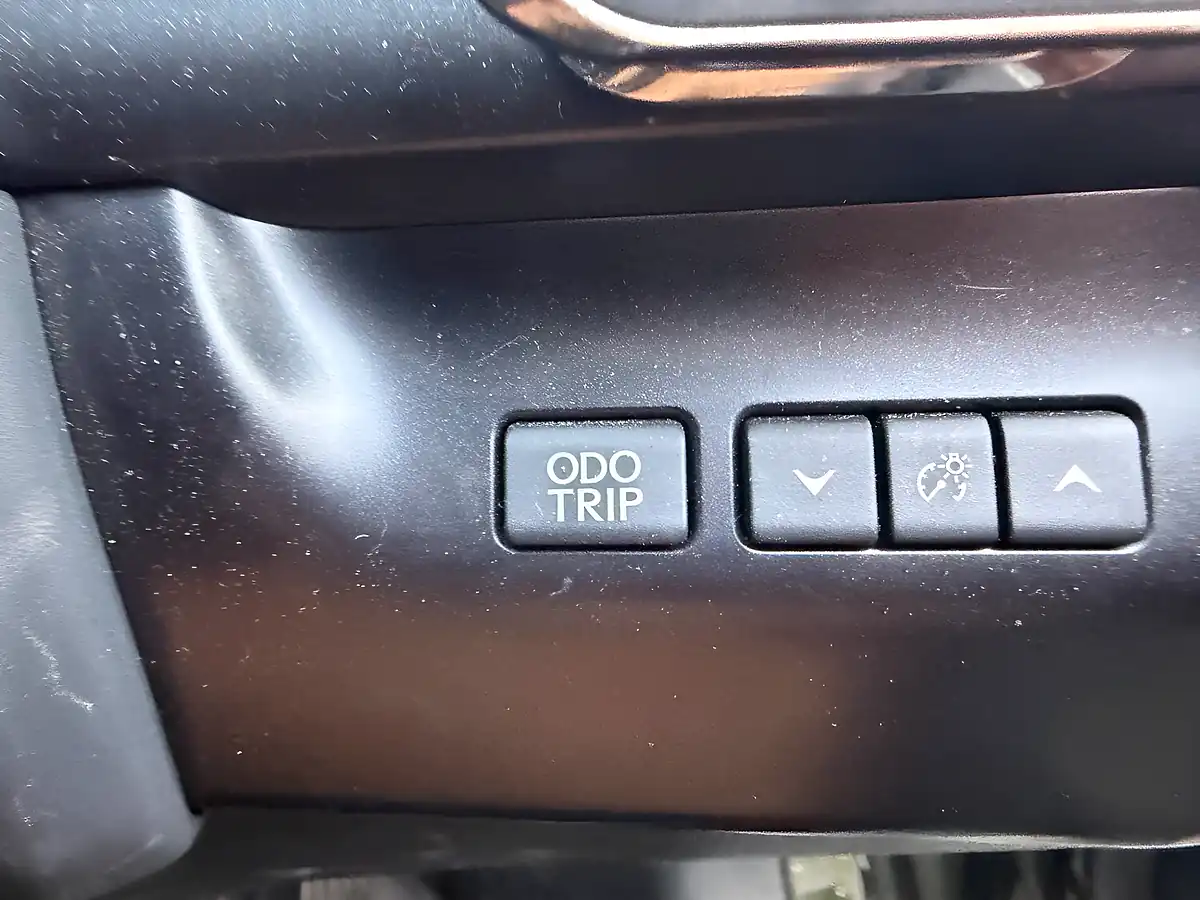 Used 2023 Lexus Ux F-Sport Design Green - Interior and Exterior details 17