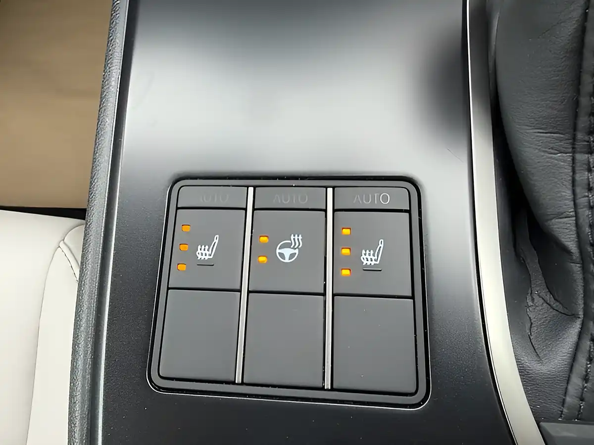 Used 2023 Lexus Ux F Sport Design Silver - Interior and Exterior details 12