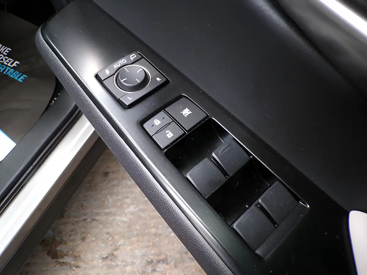 Used 2023 Lexus Ux F Sport Design Silver - Interior and Exterior details 13