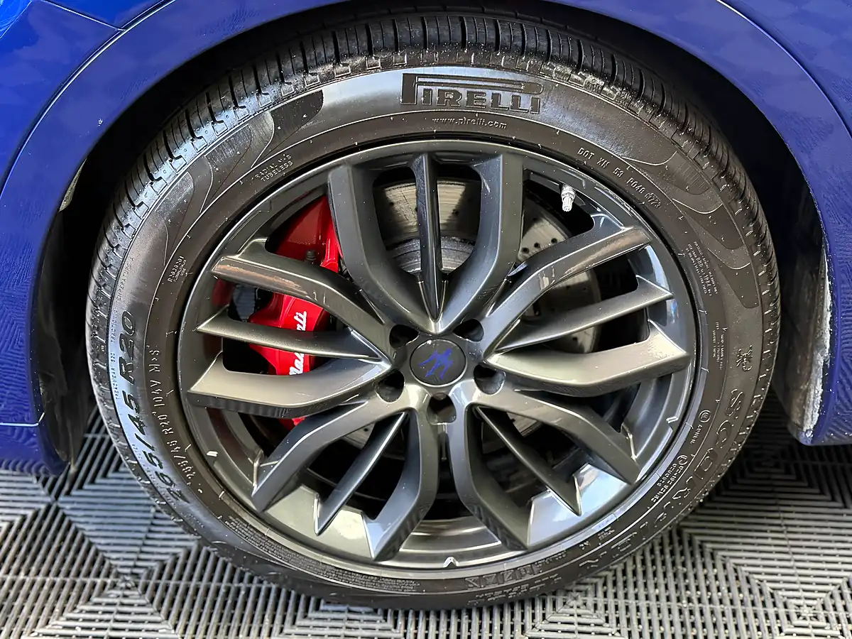 Used 2023 Maserati Levante Gransport Blue Emozione - Interior and Exterior details 14