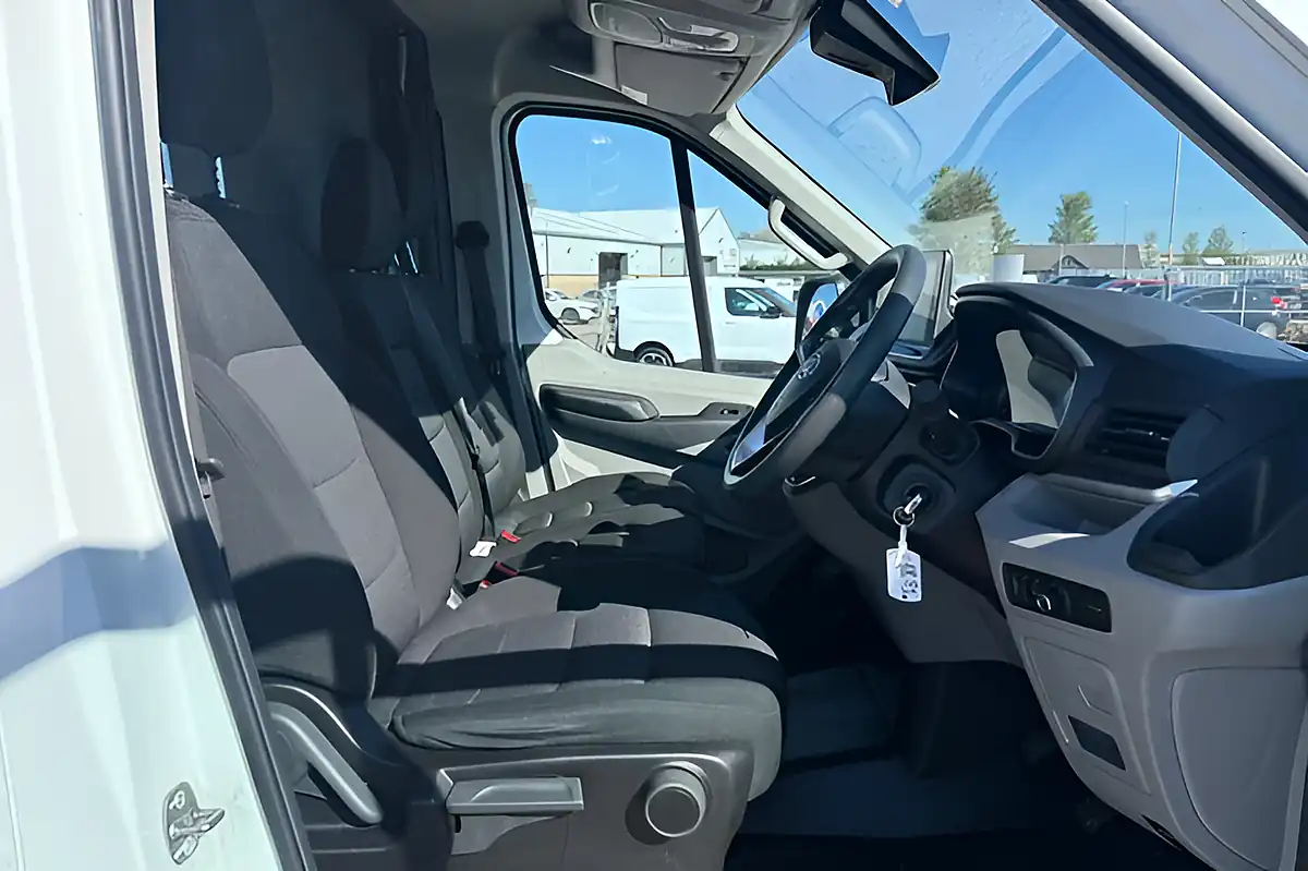 Used 2023 Maxus Deliver 9 Base White - Interior and Exterior details 7