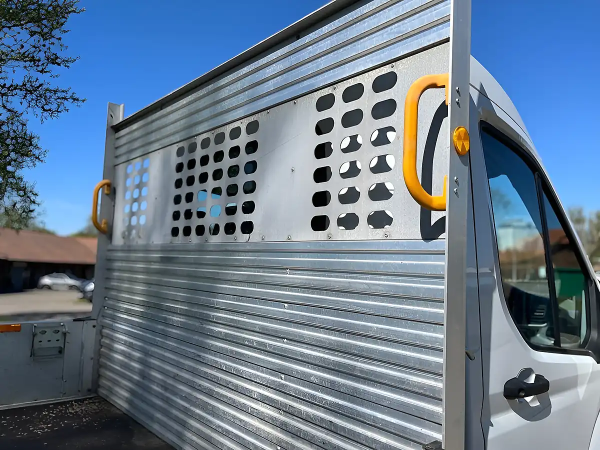Used 2023 Maxus Deliver 9 Dropside White - Interior and Exterior details 11