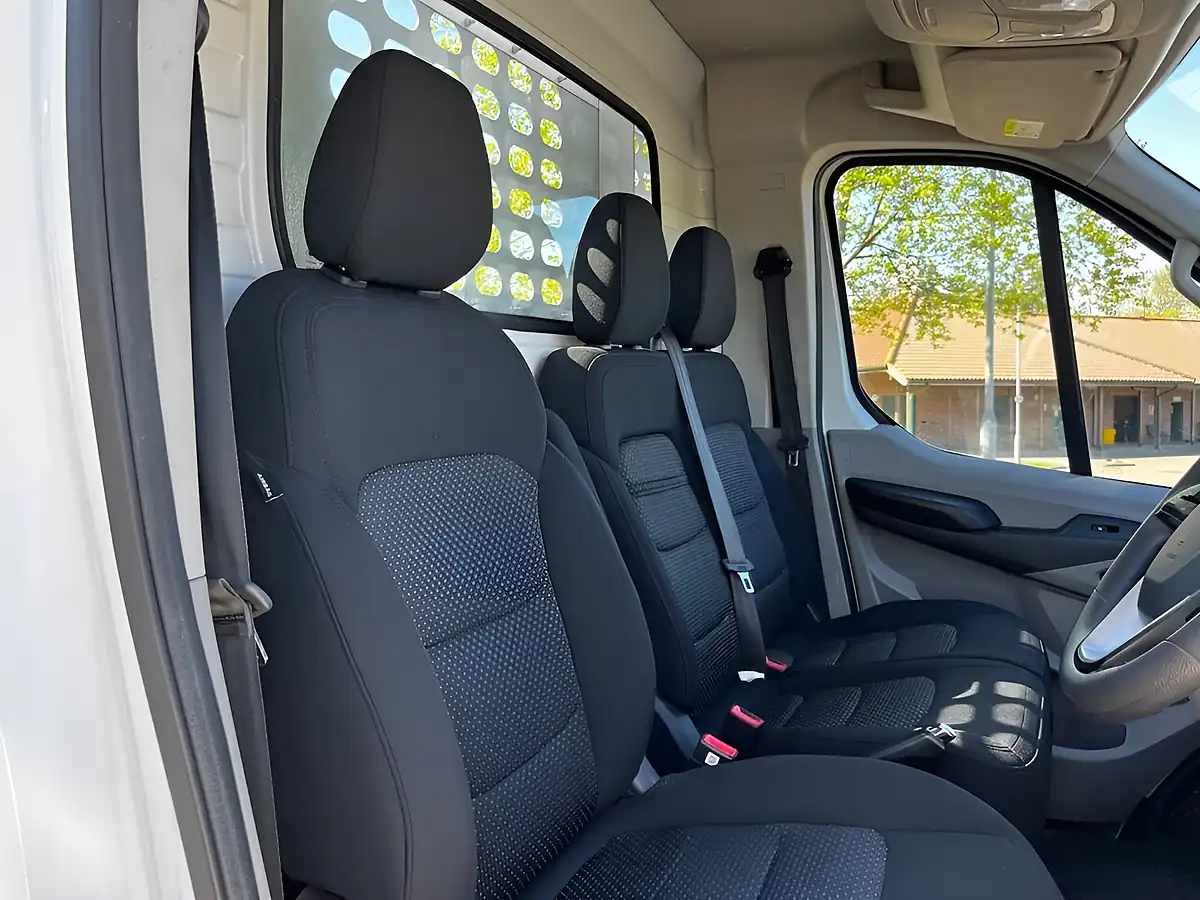 Used 2023 Maxus Deliver 9 Dropside White - Interior and Exterior details 17