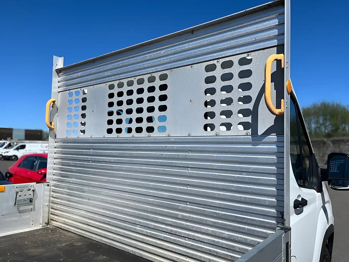 Used 2023 Maxus Deliver 9 Dropside White - Interior and Exterior details 12