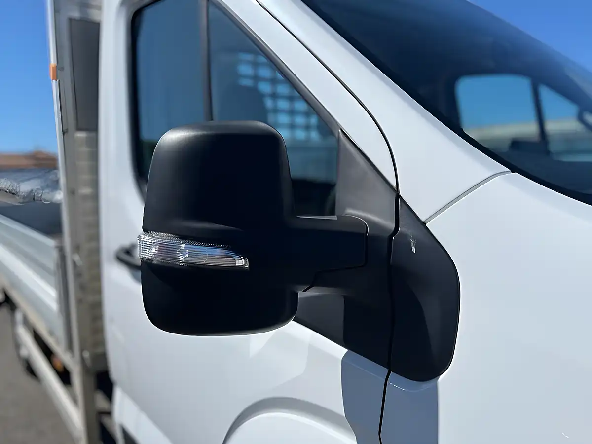 Used 2023 Maxus Deliver 9 Dropside White - Interior and Exterior details 7