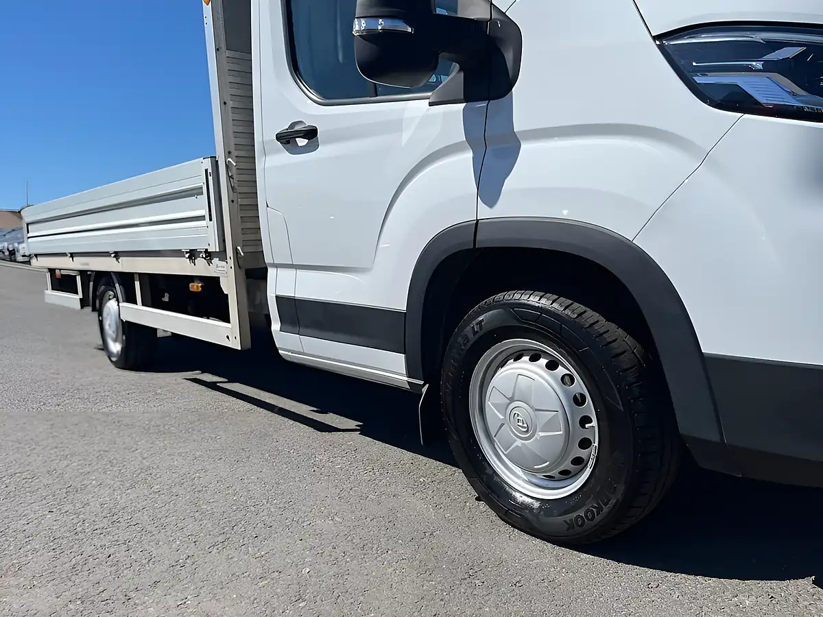 Used 2023 Maxus Deliver 9 Dropside White - Interior and Exterior details 8