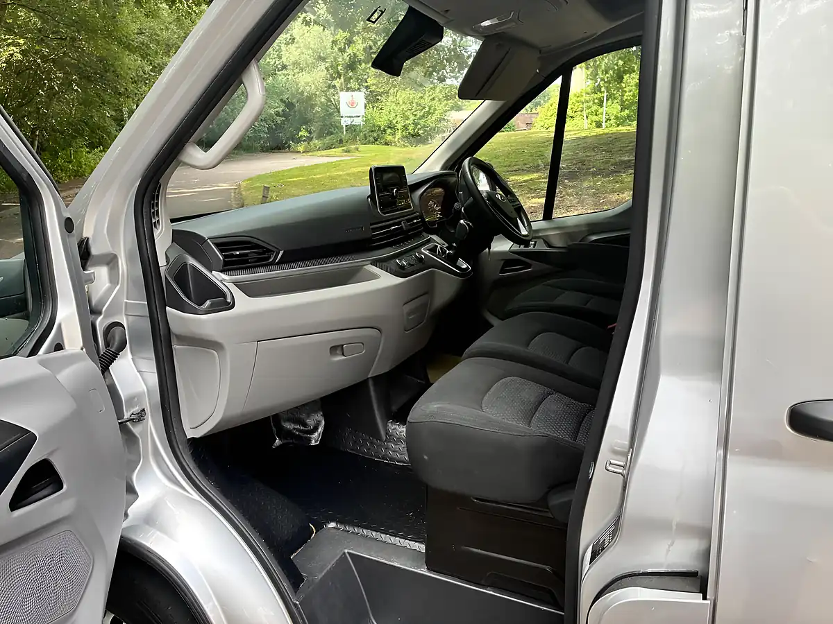 Used 2023 Maxus Deliver 9 L3 H2 Silver - Interior and Exterior details 14