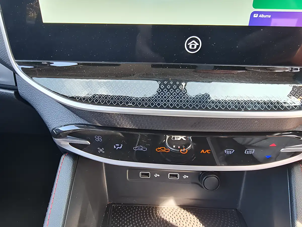Used 2023 Maxus T90 Elite Blue - Interior and Exterior details 11