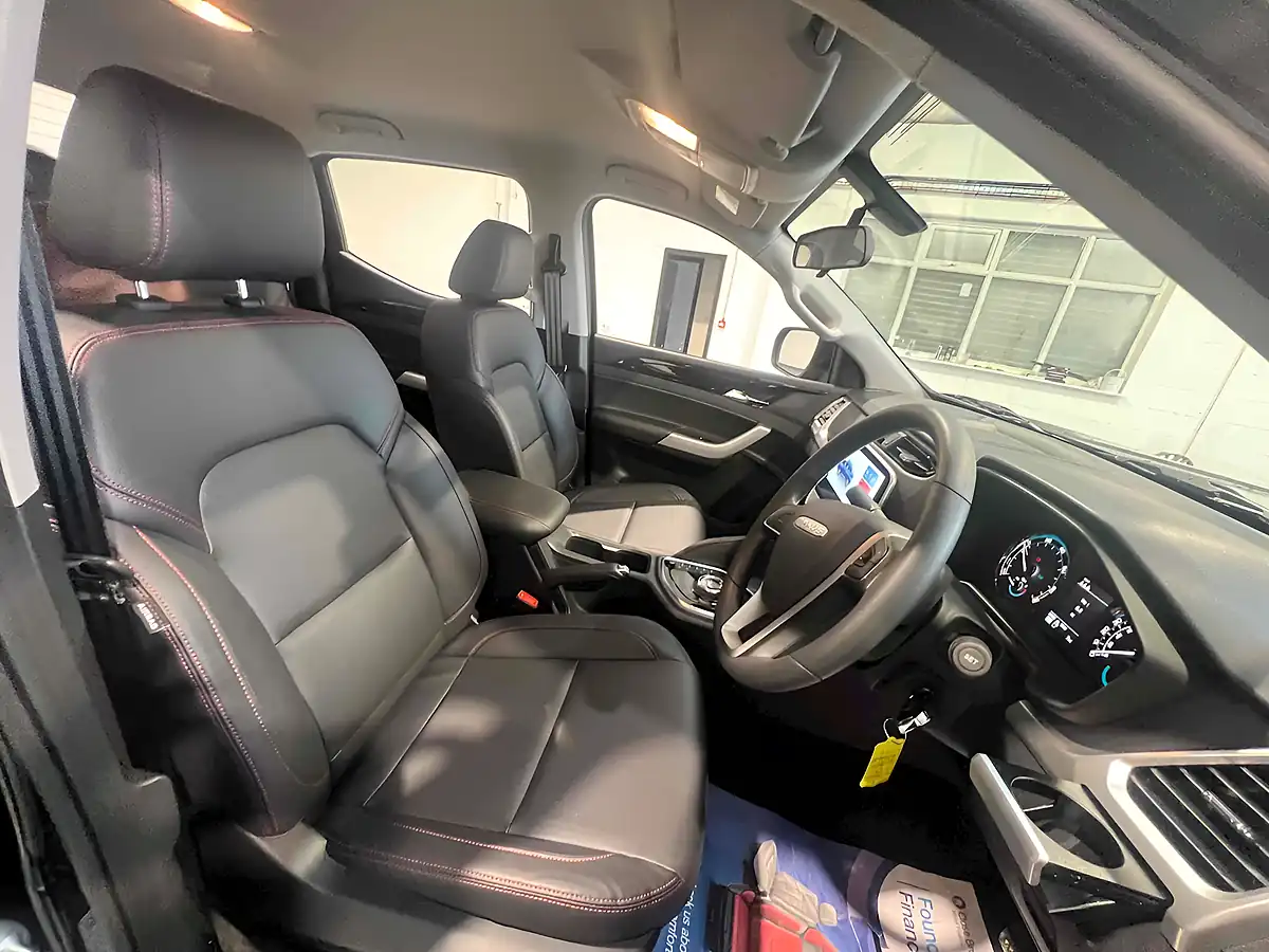 Used 2023 Maxus T90 Pick-Up Black - Interior and Exterior details 15