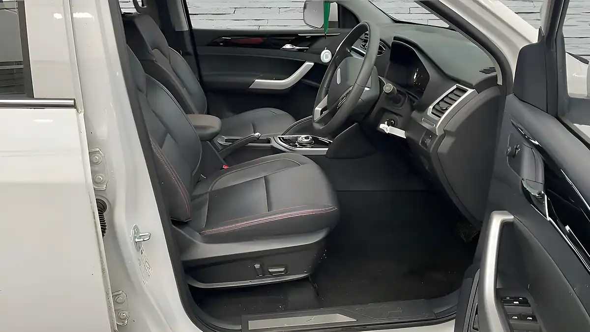 Used 2023 Maxus T90ev Elite White - Interior and Exterior details 9