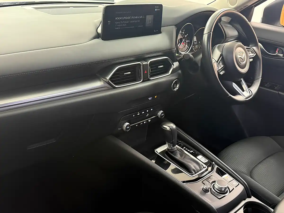 Used 2023 Mazda CX-5 Se-L White - Interior and Exterior details 17