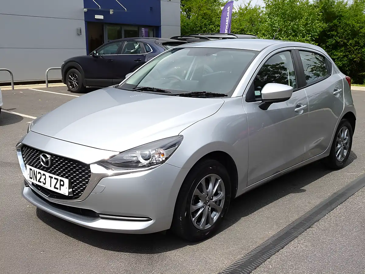 Used 2023 Mazda Mazda2 Se-L Sonic Silver - Front View