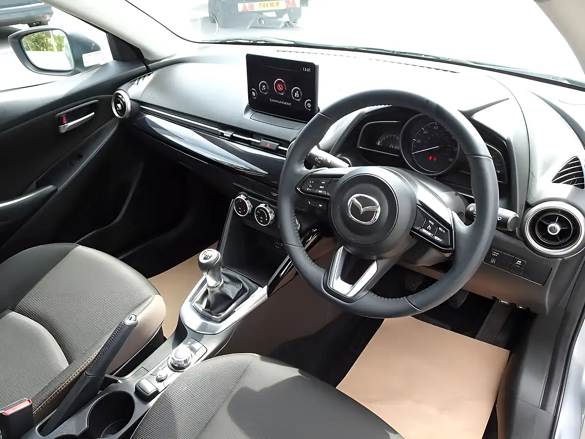 Used 2023 Mazda Mazda2 Se-L Sonic Silver - Interior and Exterior details 10