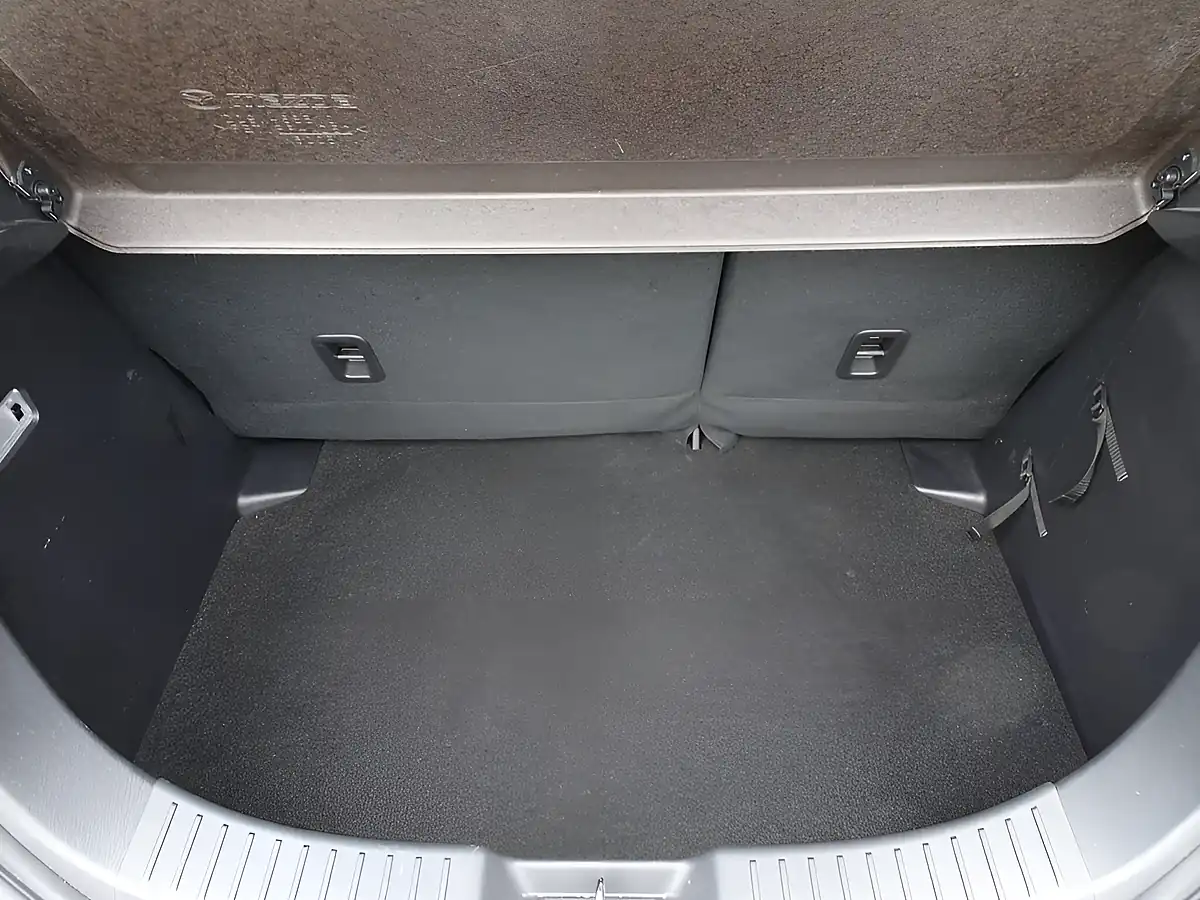 Used 2023 Mazda Mazda2 Se-L Sonic Silver - Interior and Exterior details 15