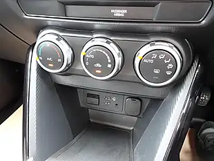 Used 2023 Mazda Mazda2 Se-L Sonic Silver - Interior and Exterior details 8