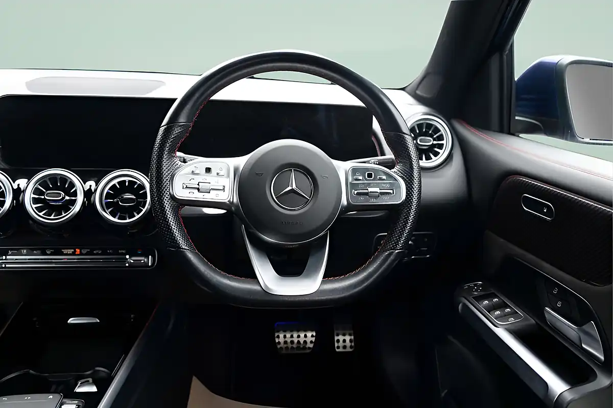 Used 2023 Mercedes-Benz Glb AMG Line (executive) Blue - Interior and Exterior details 10